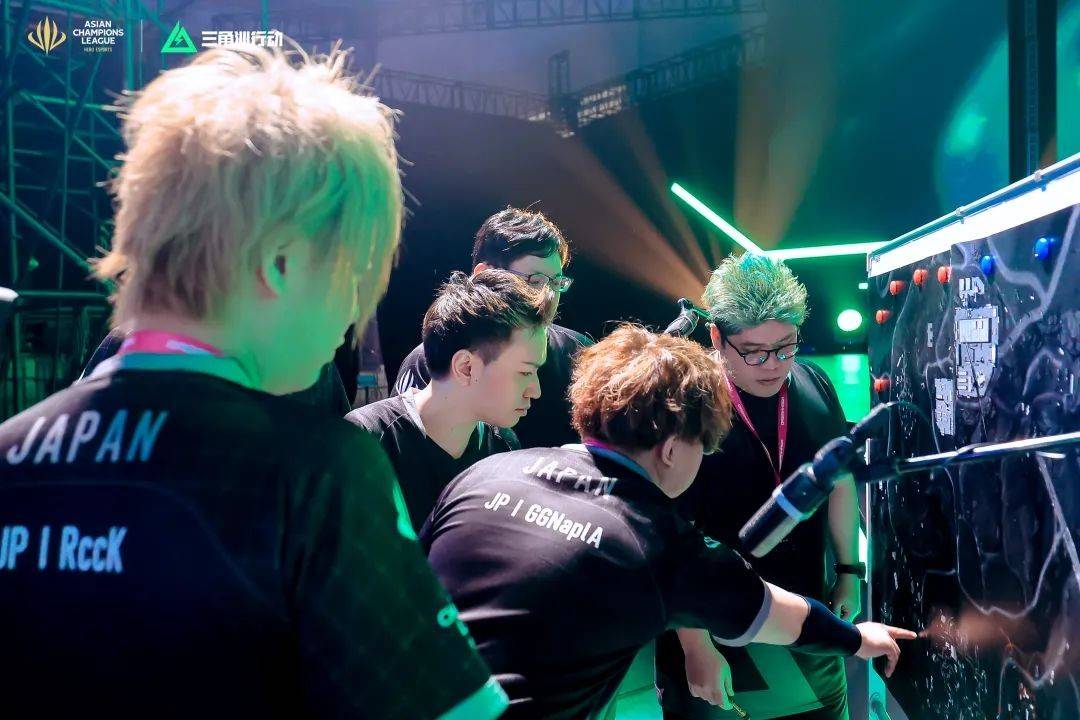 低机位强调 低机位强调